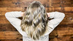 Die besten Möglichkeiten, graue Haare unauffällig zu kaschieren: Modische Techniken, die sie verbergen